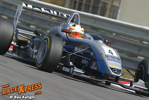Giedo van der Garde op weg naar podium